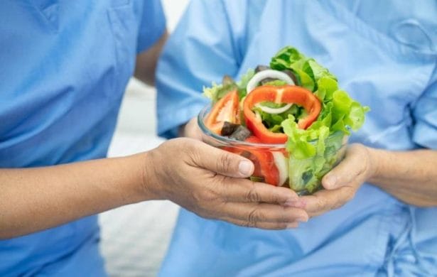 What Does a Dietary Aide Do?