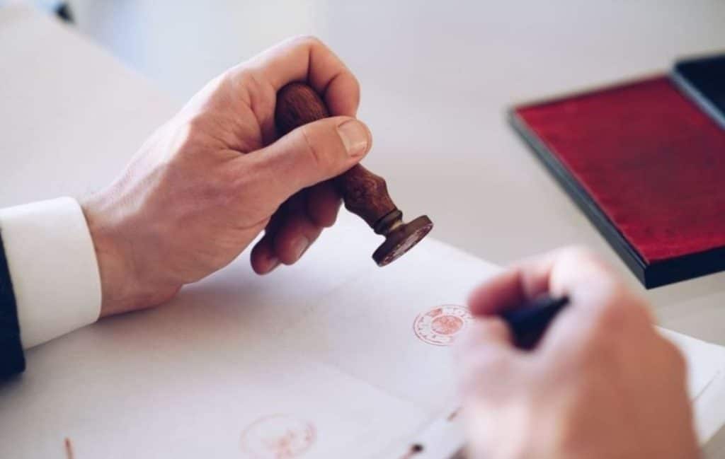 What Does a Notary Public Do?
