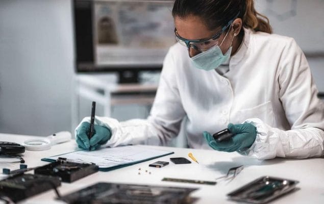 What Does a Crime Lab Analyst Do?