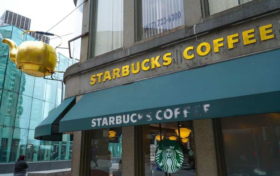 What Does a Starbucks District Manager Do?